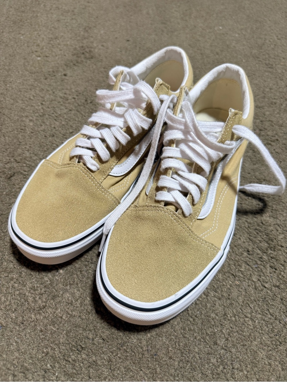 Vans Low-Top Sneakers in Tan and White